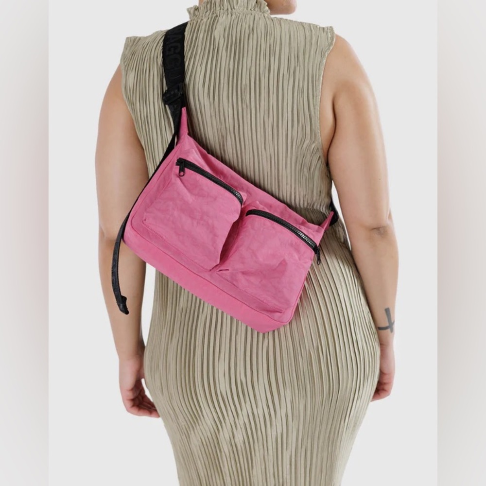 Baggu // Medium Cargo Crossbody in Azalea Pink